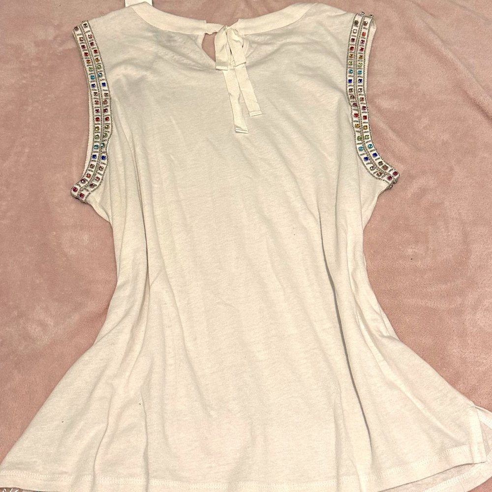Lovely Linen - Picture 2 of 5